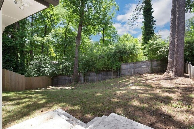 Building Photo - 1452 Briaroaks Trail NE
