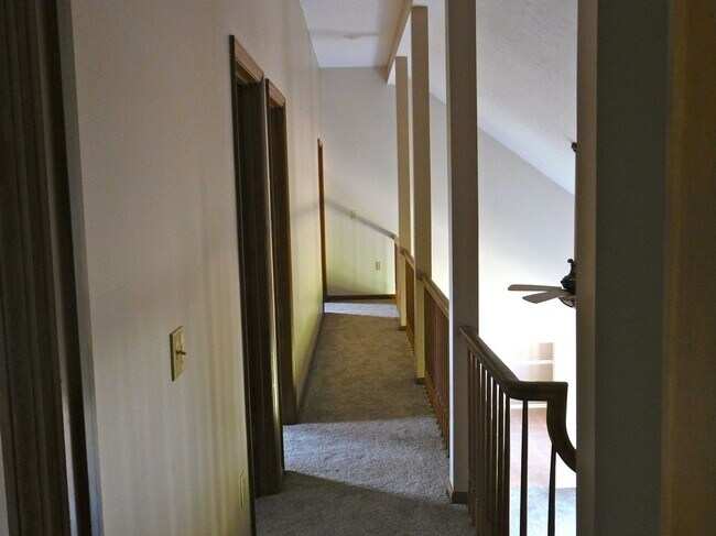 Building Photo - 5 acres and a Large 6 bedroom house. Extra garages and sheds.