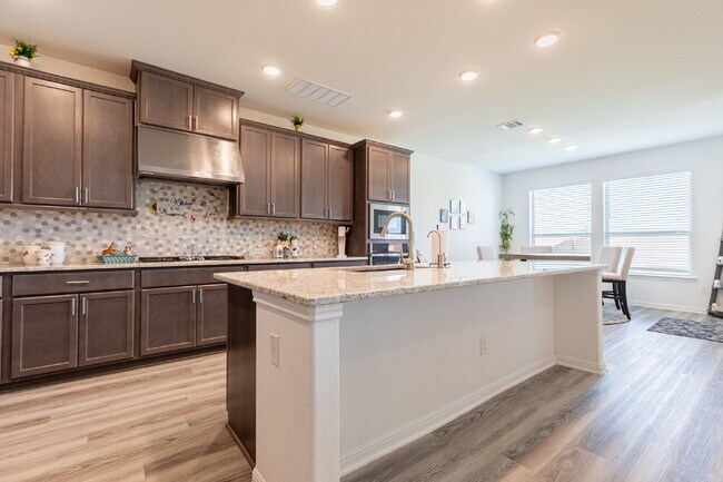 Building Photo - 2332 Giona Pl