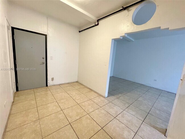 Building Photo - 901 Collins Ave