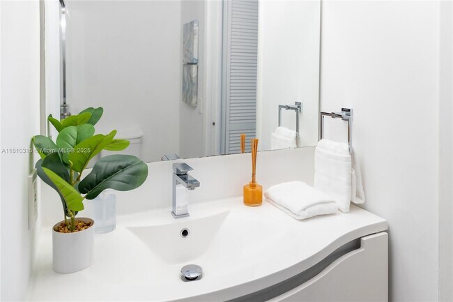 Building Photo - 19901 E Country Club Dr