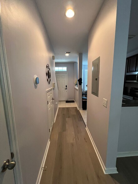 Hallway downstairs - 1512 Fieldview Dr