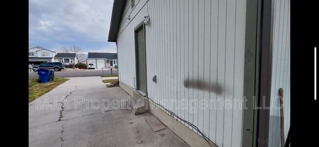 Building Photo - 6046 S 4000 W