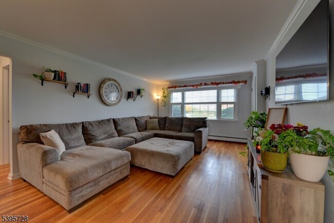 Building Photo - 666 Bloomfield Ave