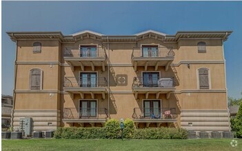 Building Photo - **Charming Ground Floor Condo in Orem – Yo...