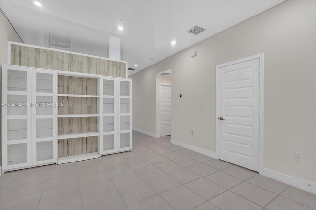 Building Photo - 8151 NW 104th Ave