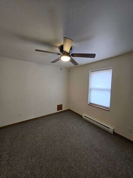 Building Photo - 1324 W Main St