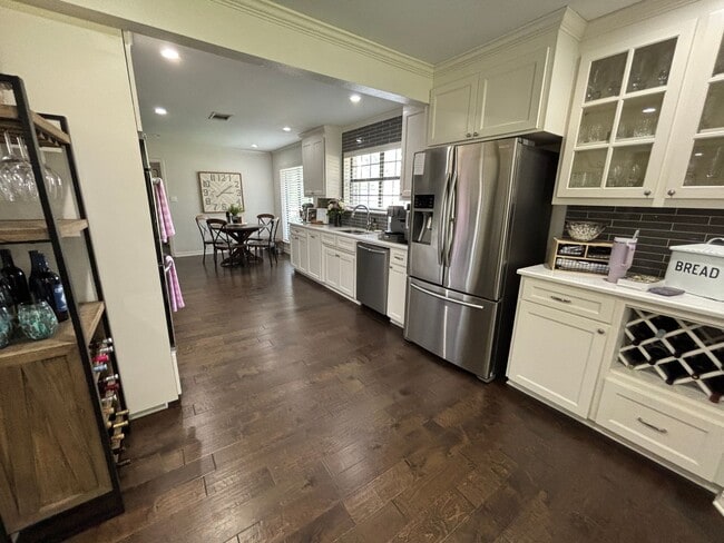 Building Photo - ELLERBE ROAD ESTATES BEAUTY