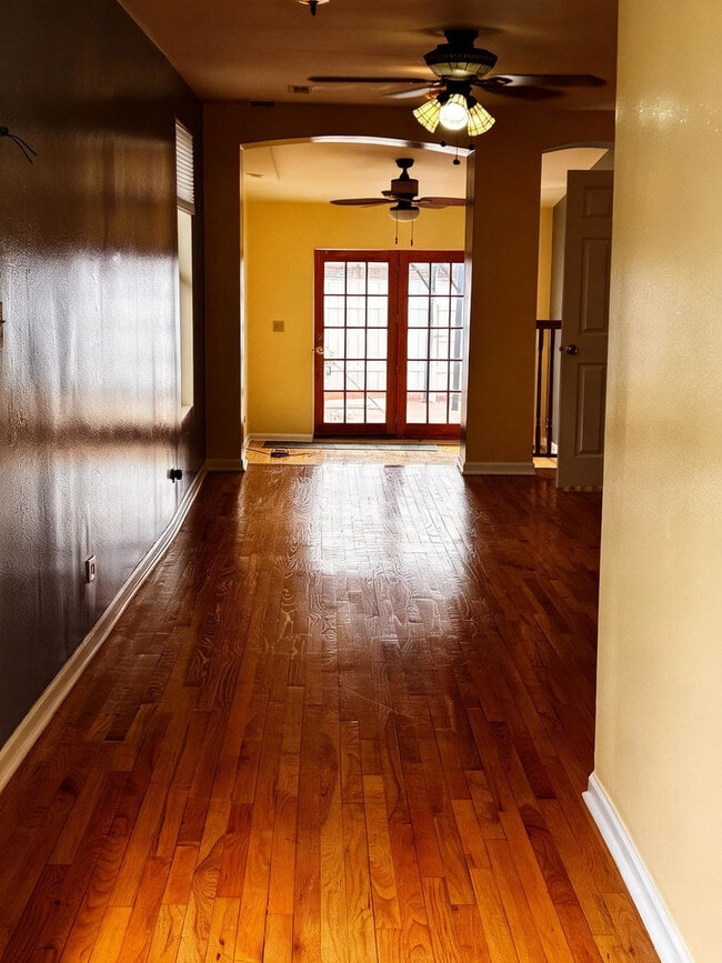 Building Photo - 3827 S Archer Ave