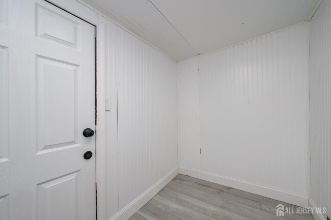 Building Photo - 408 David St