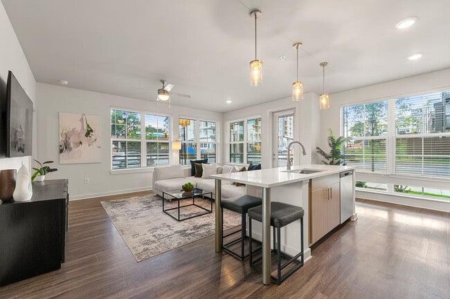 Building Photo - 2048 Bolton Dr NW