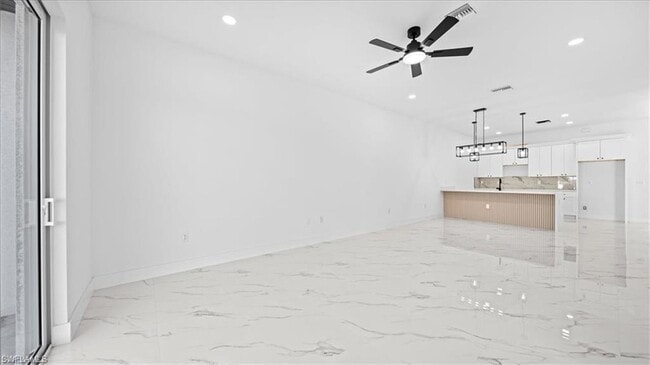 Building Photo - 1009 NE 15th Ln