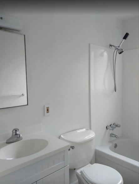 Guest bath - 170 Westelle Dr