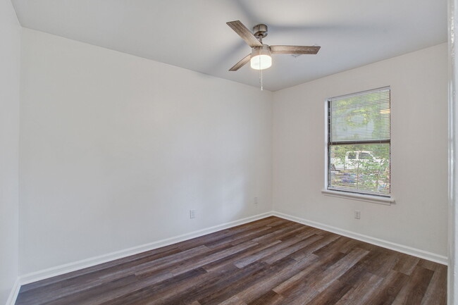 Building Photo - 114 Langley Dr