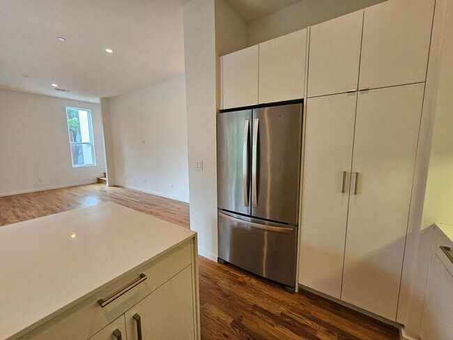 Building Photo - Minutes from Downtown, Uptown, Henderson, ...