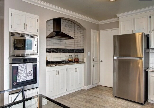 Building Photo - 5954 Sorrel Ave