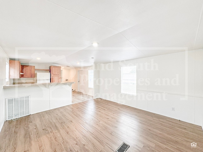 Building Photo - 1155 Meadow Lawn Street