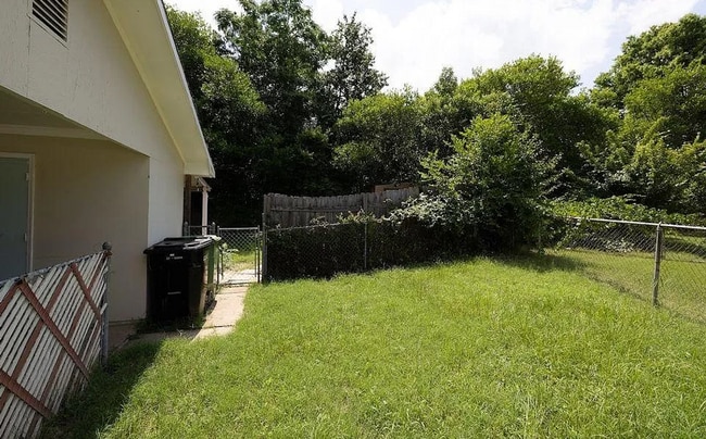 Building Photo - Beautiful home available today!