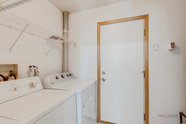 Building Photo - 708 Valley View Ct