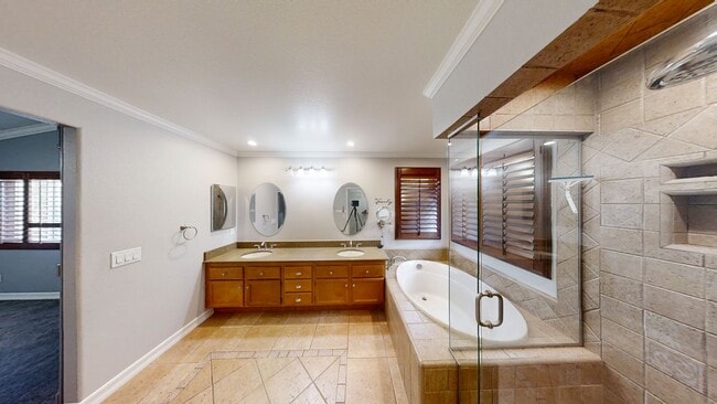 Building Photo - Beautiful 2 story 4 bed/2.5 bath Home in Y...