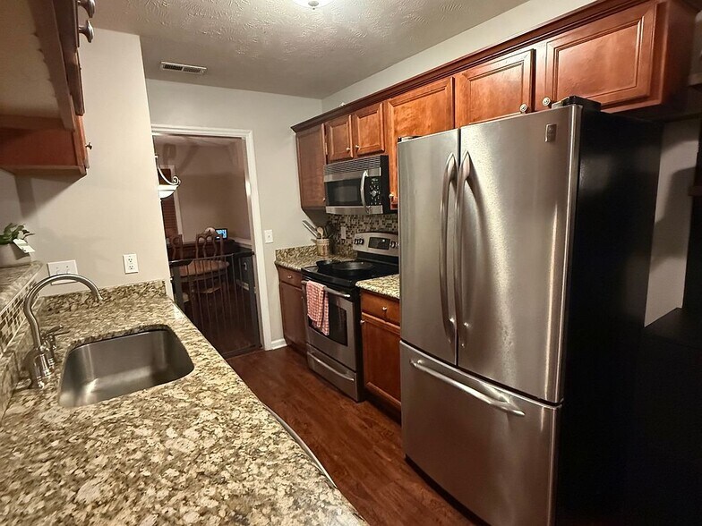 Building Photo - 559 Cypress Pond Dr