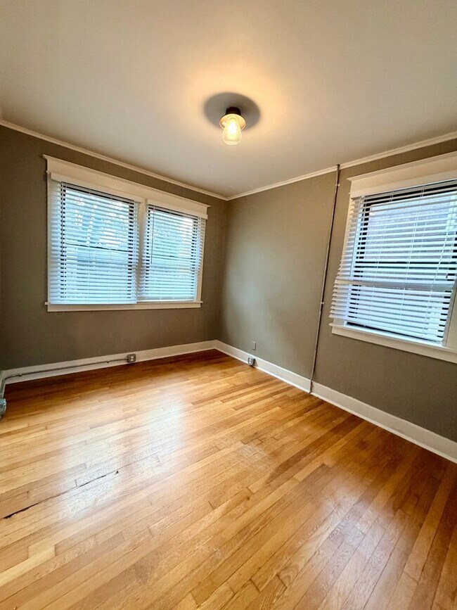 Building Photo - 5612 Beacon St