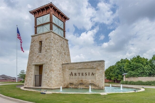 Building Photo - 2408 Griffith Park Dr