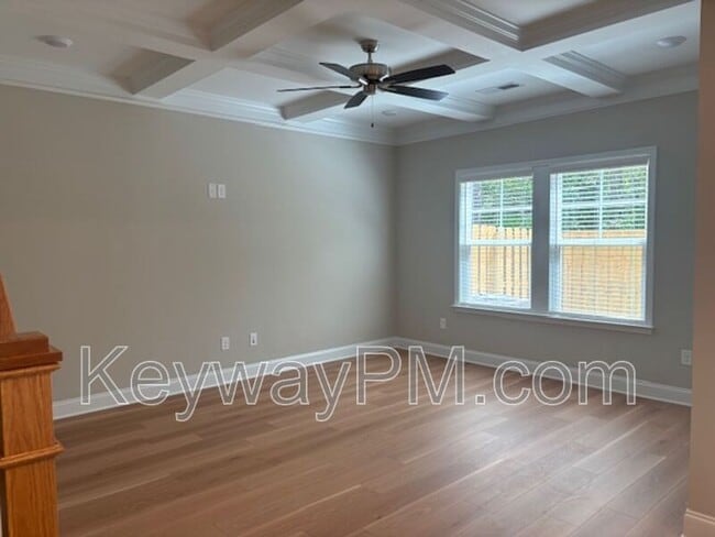 Building Photo - 3015 Venetian Dr