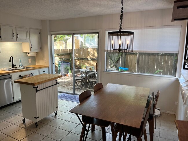 Building Photo - 7258 Coronado Cir