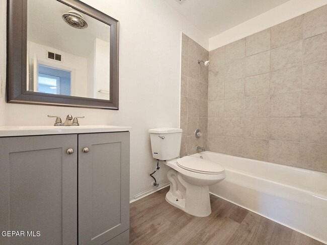 Building Photo - 6625 Escondido Dr