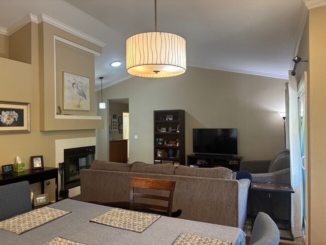 Building Photo - 252 Novina Pl