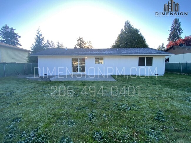 Building Photo - Ready to Move in Refreshed Ramber!