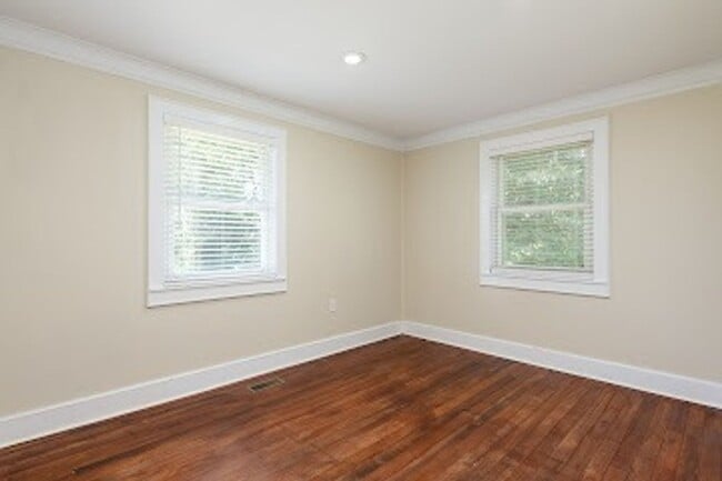 Building Photo - 2615 W Main St