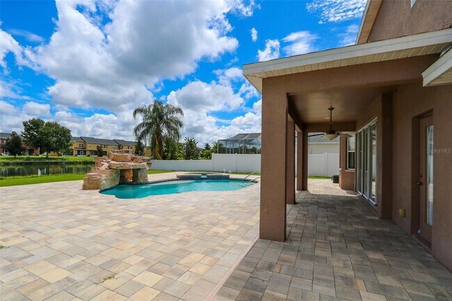Building Photo - 9018 Pinebreeze Dr