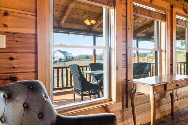 Building Photo - Sevierville 37876 - 3 bedroom, 3.5 Bath, 2486 sq. ft. Cabin and a 672 sq. ft. Studio above garage...