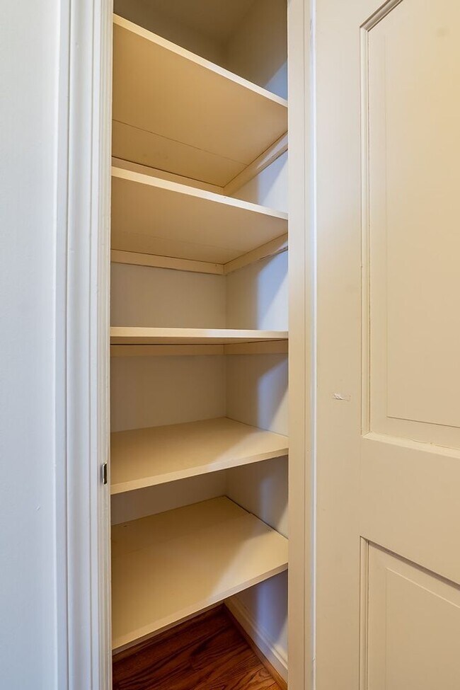 Building Photo - MUST SEE! Cozy Corner Cape in Chevy Chase is Move-in Ready!