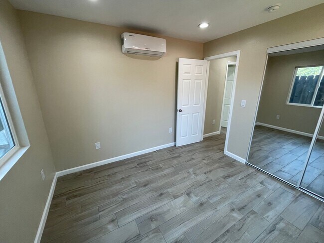Building Photo - Norman Way (5565)