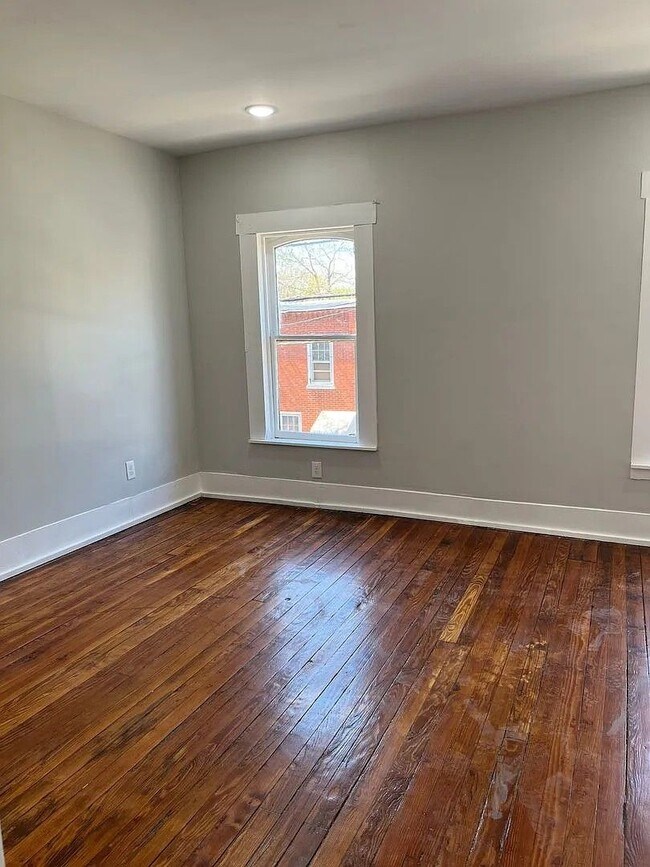 Building Photo - 522 Manor St