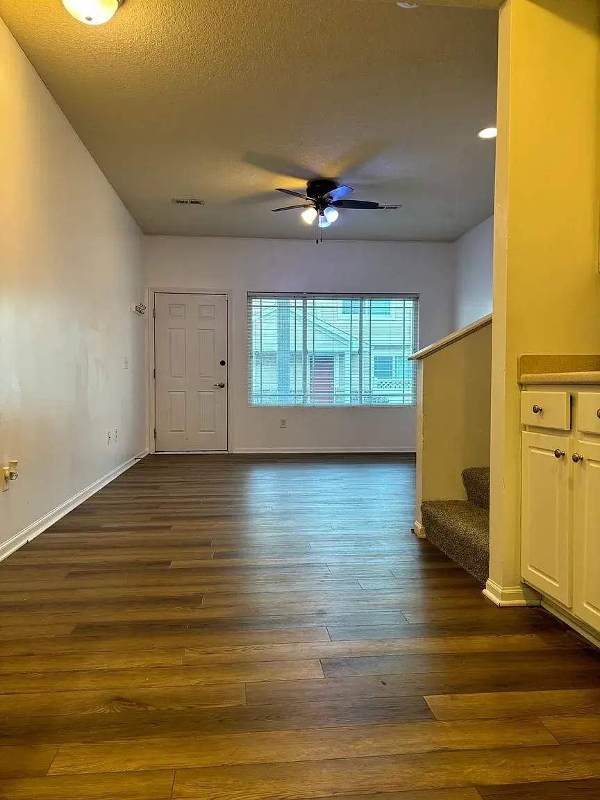 Building Photo - 1151 NE 7th Ln