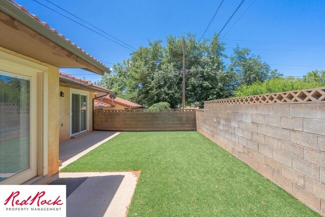 Building Photo - Newly Remodeled 3 Bedroom Townhome. Small ...