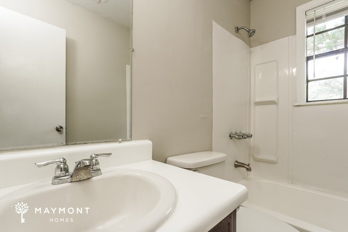 Building Photo - 3476 Postell Dr