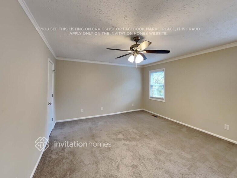 Building Photo - 4030 Leicester Dr NE