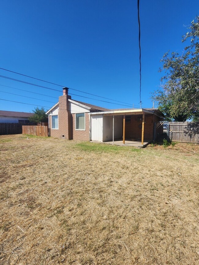 Building Photo - 3 bed 2 bath home