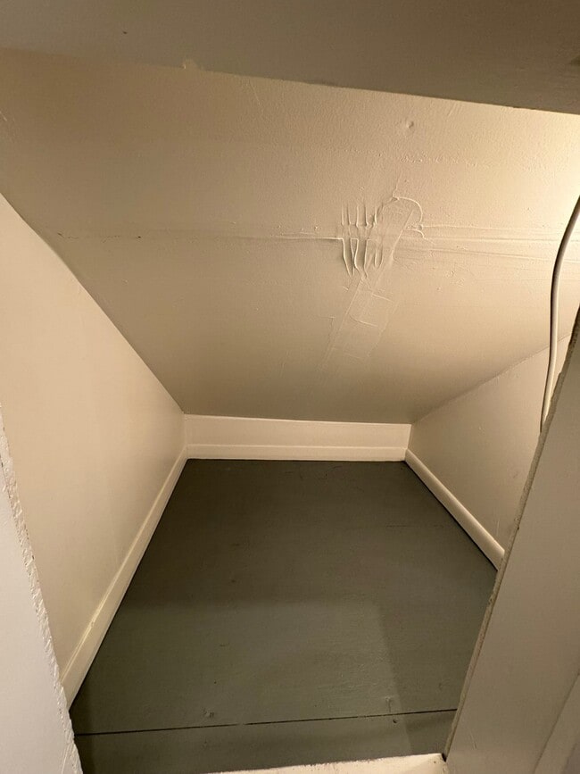 Building Photo - 2019 N Thompson St