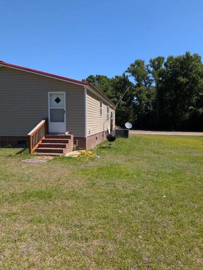 Building Photo - 253 Chicken Ln