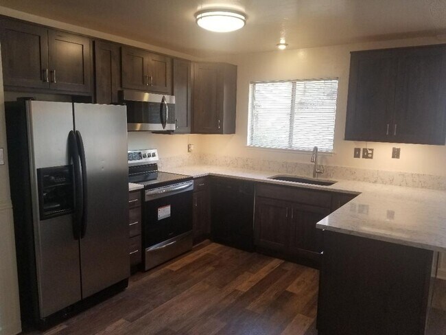 Building Photo - 2085 Severn Dr