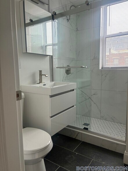 Building Photo - 117 Park Dr