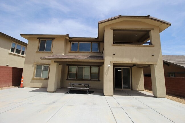 Building Photo - Spacious 4BR/3.5BA Home with Loft – Prime ...