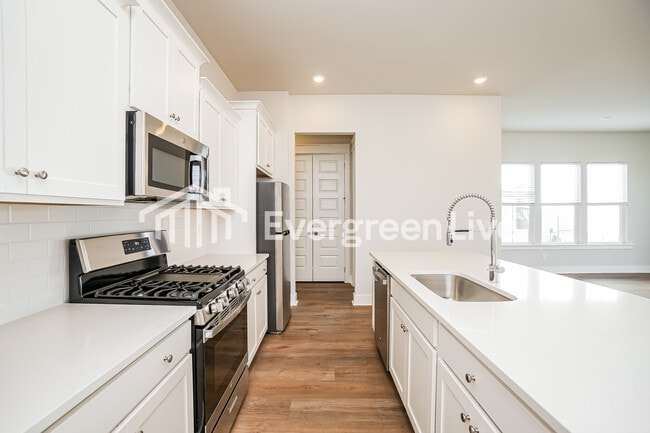 Building Photo - 130 Bloomsbury St