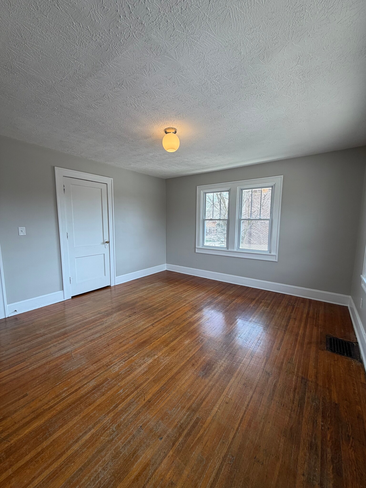 Building Photo - 3827 Central Ave